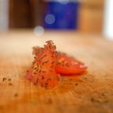 Trik sa čašom koji pomaže da se rešite vinskih mušica 5