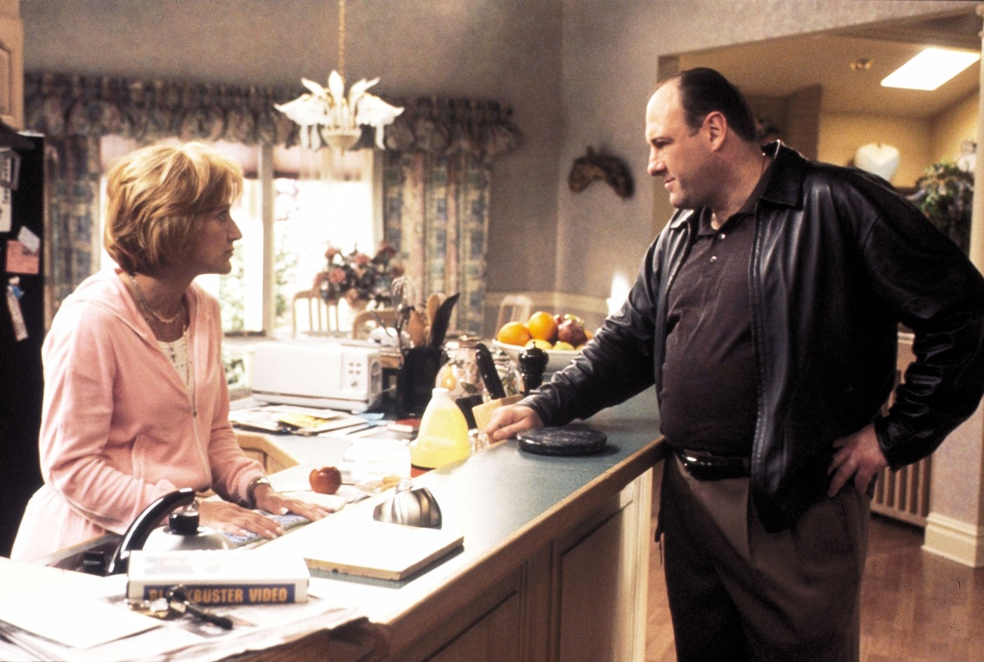 Zašto Džejms Gandolfini nije dolazio na set serije „Sopranovi"? 3 Zašto Džejms Gandolfini nije dolazio na set serije „Sopranovi"? 1