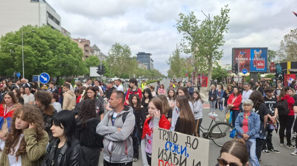 "Onlajn nije rešenje": Srednjoškolci danas protestuju u Novom Sadu 1