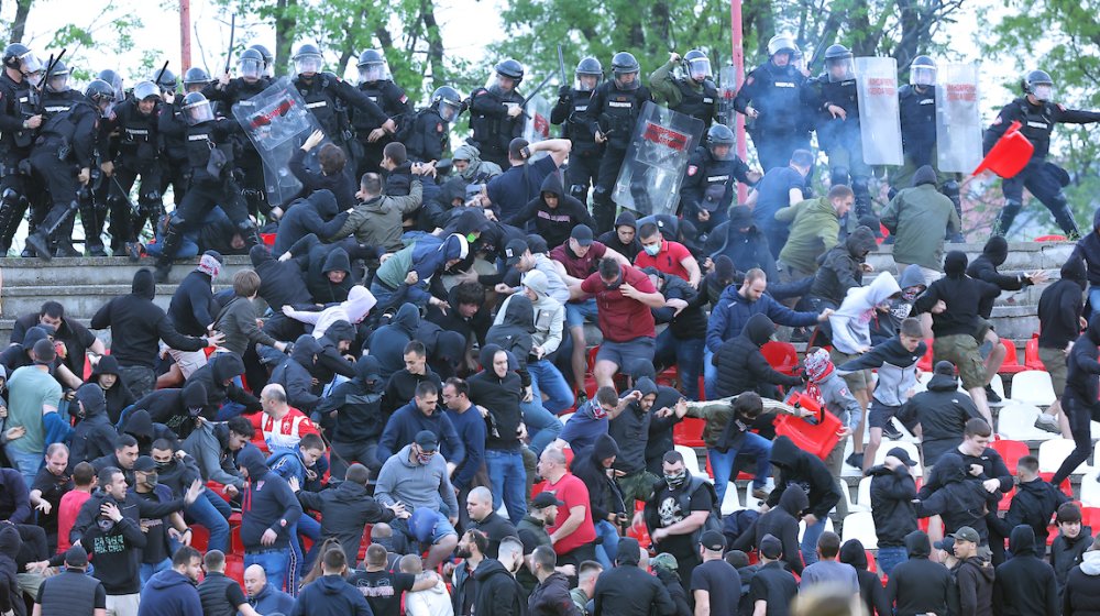 Sukob policije i navijača pred meč Radnički - Zvezda 1