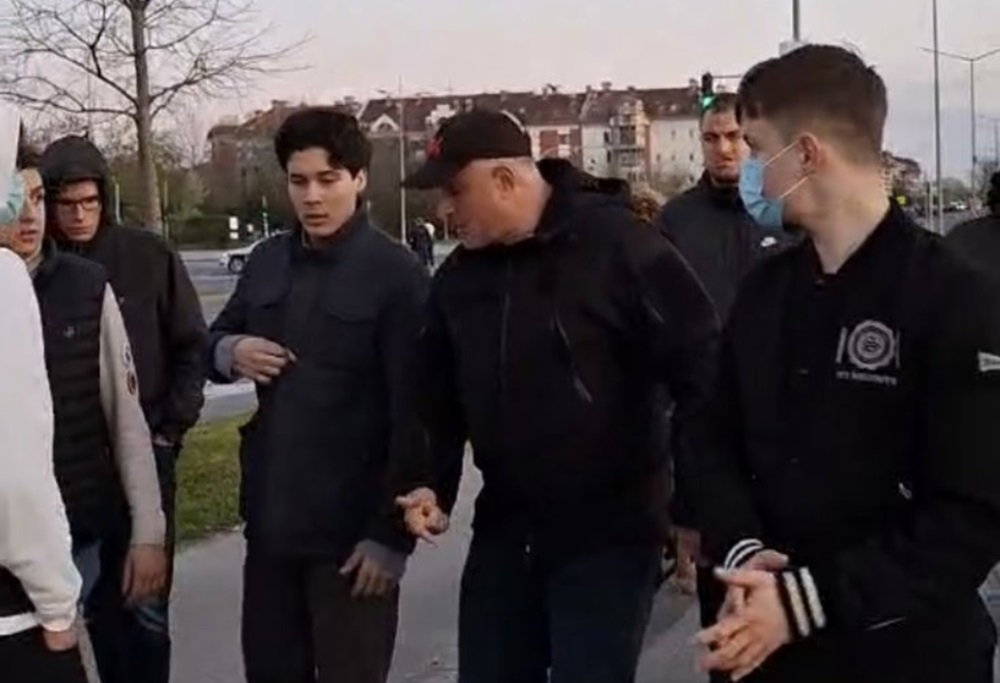 Novosadski studenti tokom noći blokirali GSP: Policija jutros uklonila blokadu (FOTO/VIDEO) 5 Novosadski studenti tokom noći blokirali GSP: Policija jutros uklonila blokadu (FOTO/VIDEO) 5