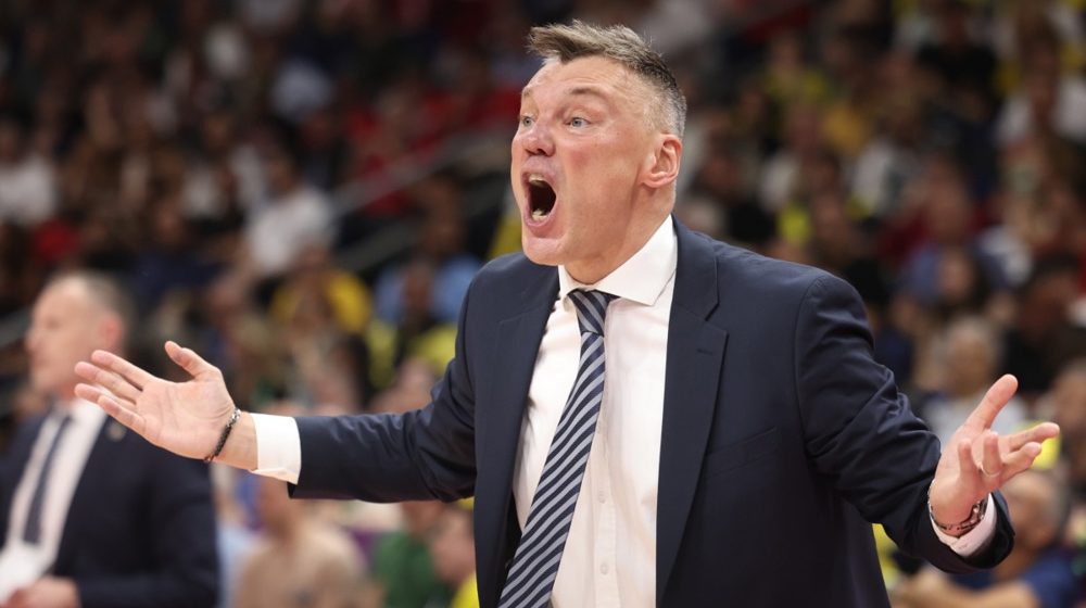 Košarkaši Fenerbahčea burno proslavili plasman na fajnal-for, trenera Jasikevičijusa ubacili u kadu (VIDEO) 1