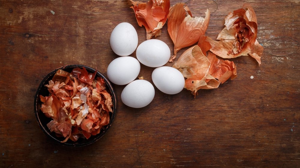 Farbanje jaja u lukovini