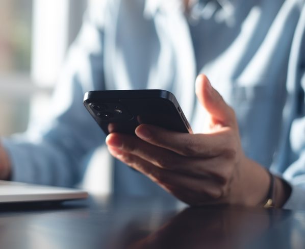 Počinje primena EES sistema: Šta očekuje građane Srbije prilikom prelaska granice? 3 telefon