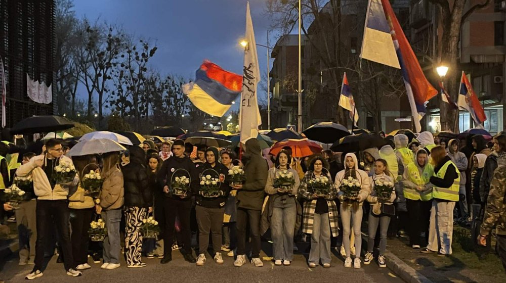 Novosađani šetali u znak sećanja na žrtve pada nadstrešnice