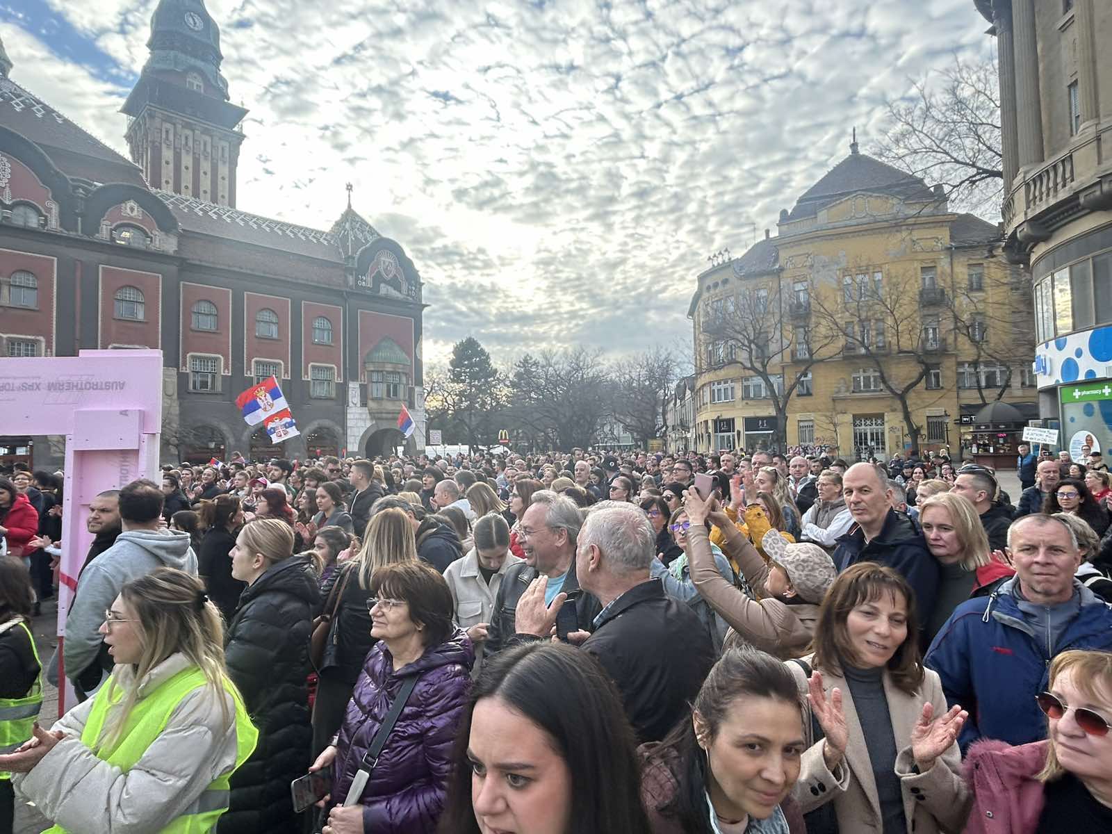 Studenti koji biciklima putuju u Strazbur dočekani u Subotici (FOTO, VIDEO) 2