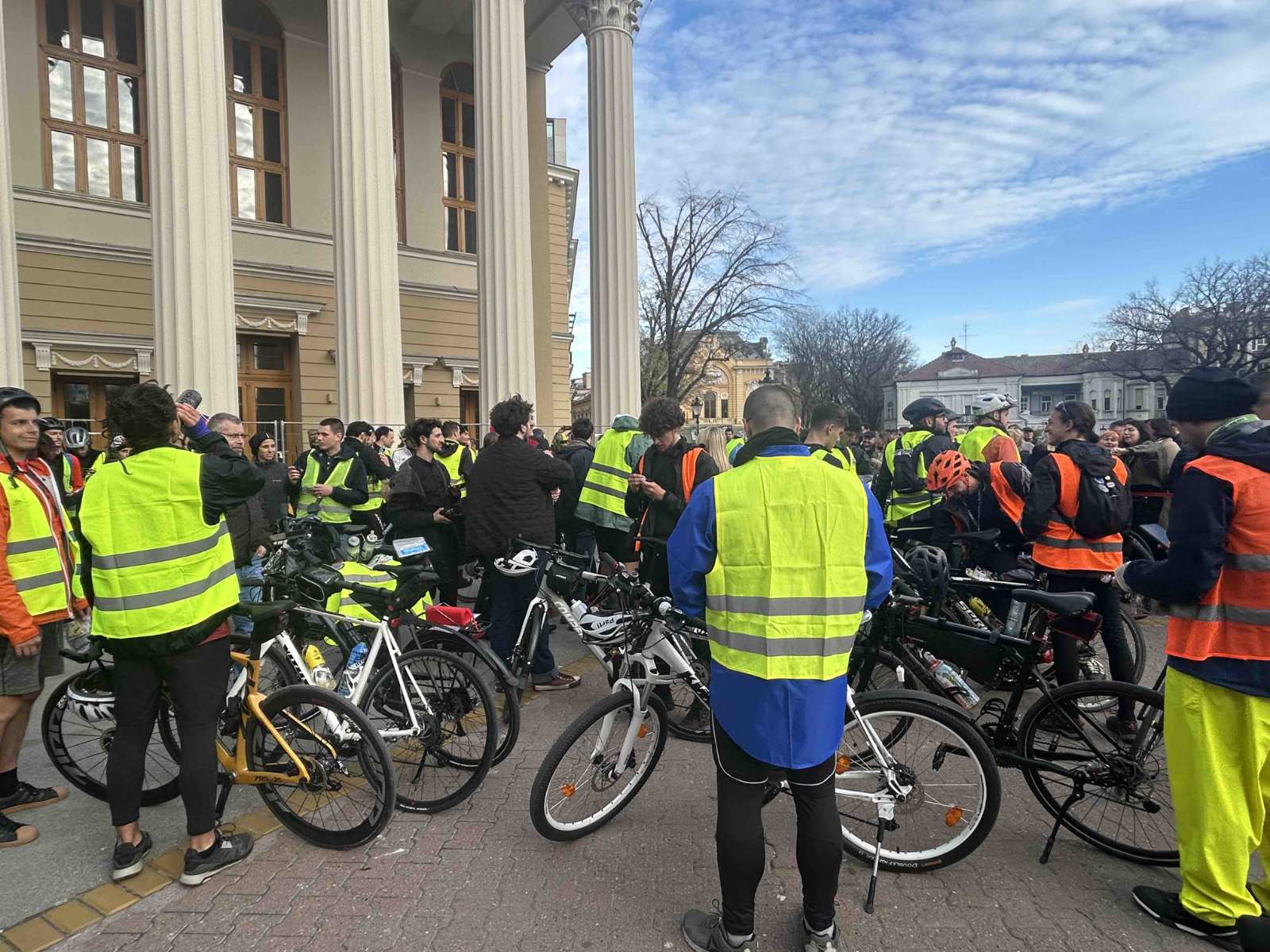 Studenti koji biciklima putuju u Strazbur dočekani u Subotici (FOTO, VIDEO) 1
