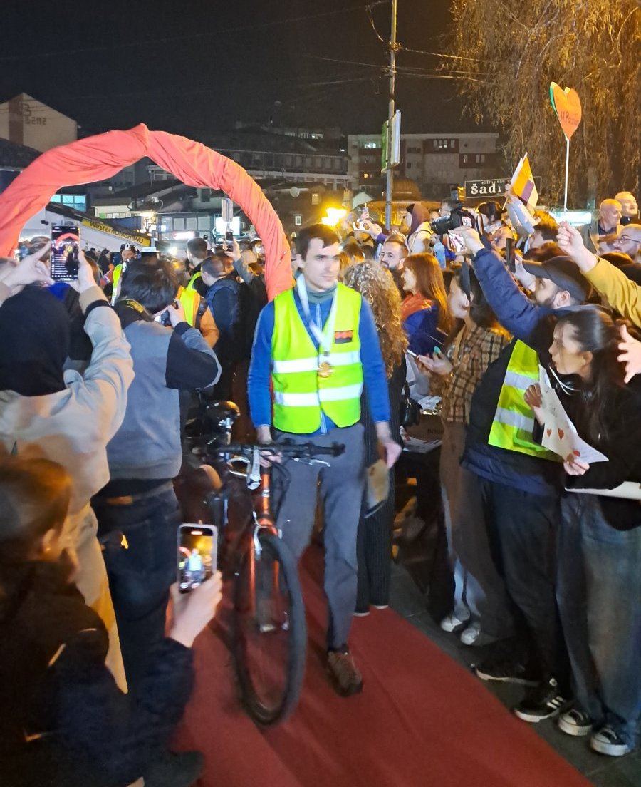 Novi Pazar dočekao studente koji će sutra učestvovati na protestu "Sloboda vlada čaršijom" (FOTO, VIDEO) 2
