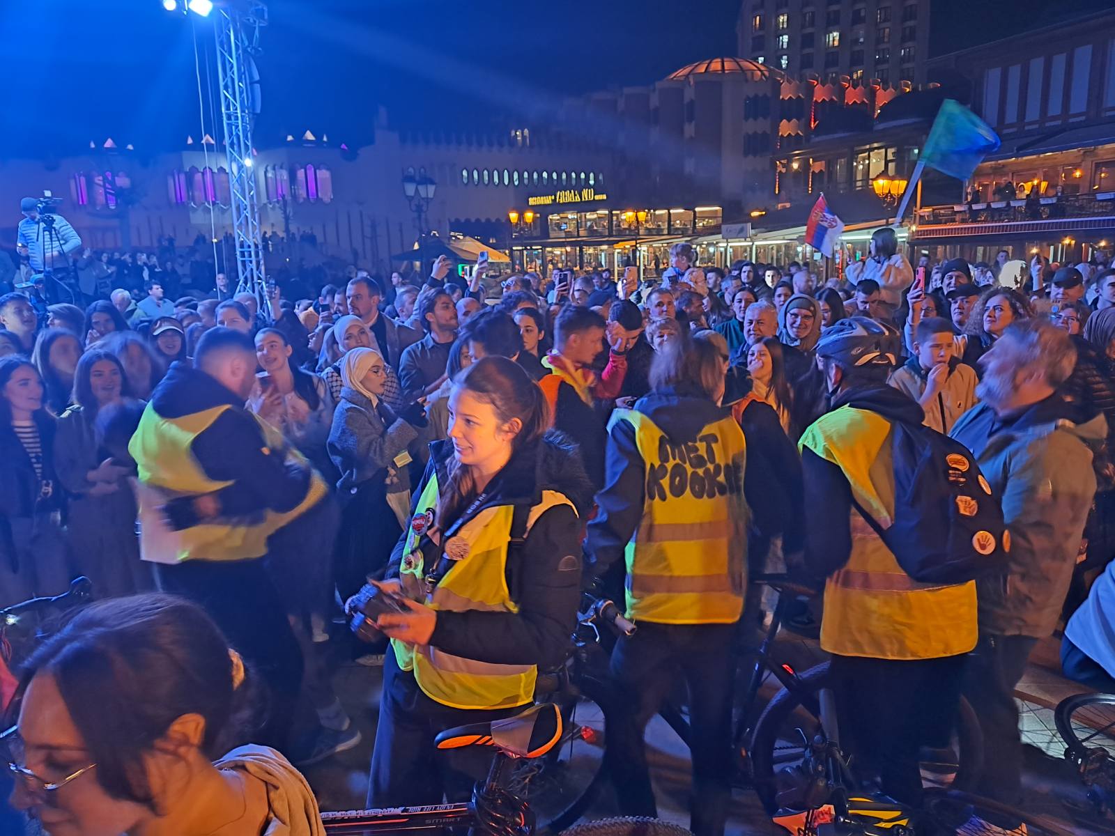 Novi Pazar dočekao studente koji će sutra učestvovati na protestu "Sloboda vlada čaršijom" (FOTO, VIDEO) 3