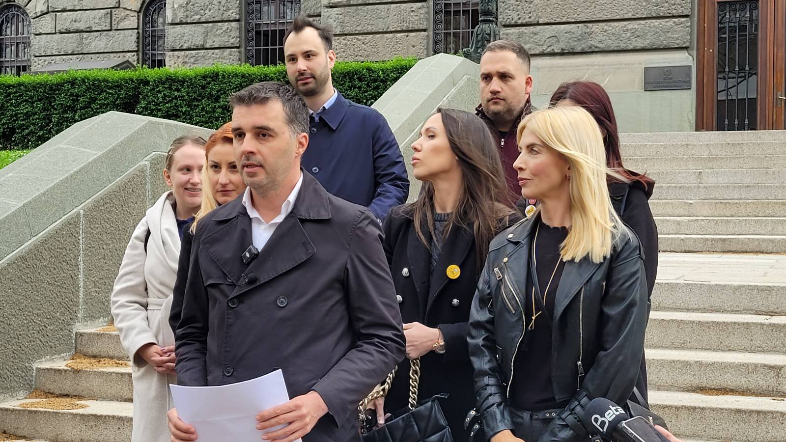 Završen prvi dan skupštinske sednice o novoj vladi: Opozicija najviše o stručnosti kandidata za ministre, vladajuća većina o "politici kontinuiteta" 4 Završen prvi dan skupštinske sednice o novoj vladi: Opozicija najviše o stručnosti kandidata za ministre, vladajuća većina o "politici kontinuiteta" 3