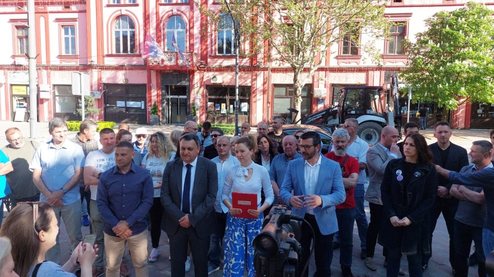 Kandidati sa liste „Promena u koju verujemo“ potpisali deklaraciju u kojoj se obavezuju da neće saraživati s Ničićem, Mirkovićem, Ristovićem, Vučićem i SNS 1