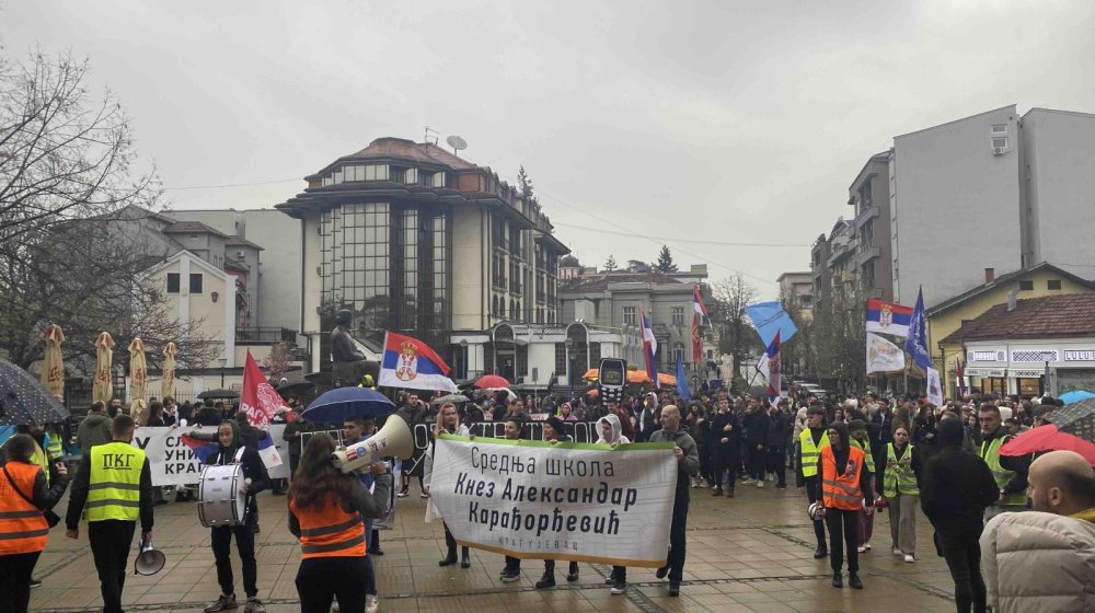 Kragujevački maturanti u protestnoj šetnji podrške profesorima 1