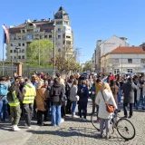 „Dosta pretnji i govora mržnje“: Protest ispred Jovine gimnazije zbog uvredljivih grafita 12