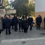 Grupa mladih Novosađana nastavila da pešači na Vučićev skup: Novinarima zabranjeno da prate kolonu 5