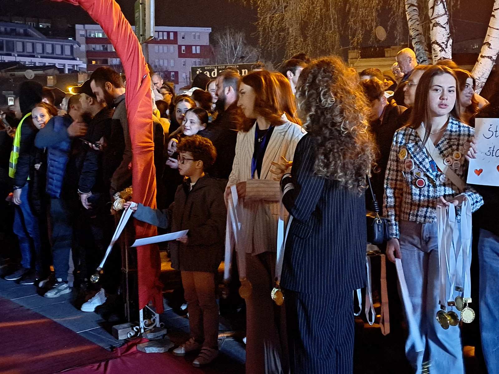 Novi Pazar dočekao studente koji će sutra učestvovati na protestu "Sloboda vlada čaršijom" (FOTO, VIDEO) 5