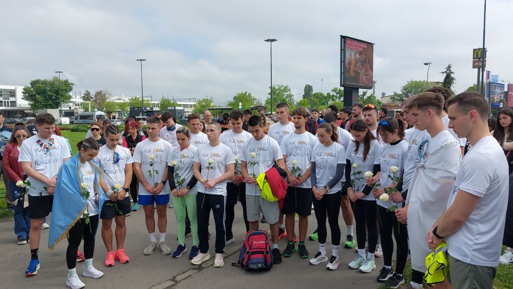 Studenti maratonci iz Novog Sada krenuli za Brisel: "Nobelovci trče počasni krug" 2 Studenti maratonci iz Novog Sada krenuli za Brisel: "Nobelovci trče počasni krug" 2