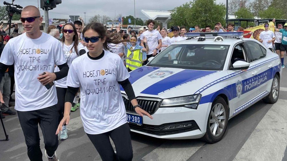 Studenti maratonci iz Novog Sada krenuli za Brisel: "Nobelovci trče počasni krug" 3 Studenti maratonci iz Novog Sada krenuli za Brisel: "Nobelovci trče počasni krug" 3