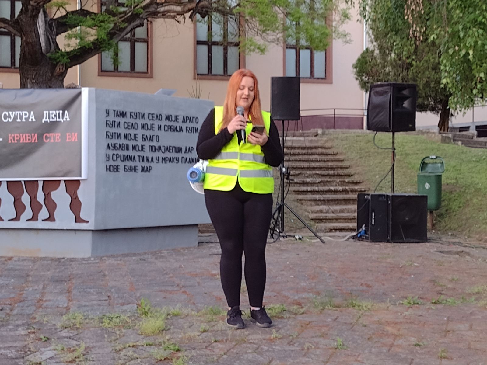Nisu krivi zidovi - krivi ste vi: Završen protest u Rači Kragujevačkoj zbog pada plafona u školi u Saranovu (VIDEO, FOTO) 5