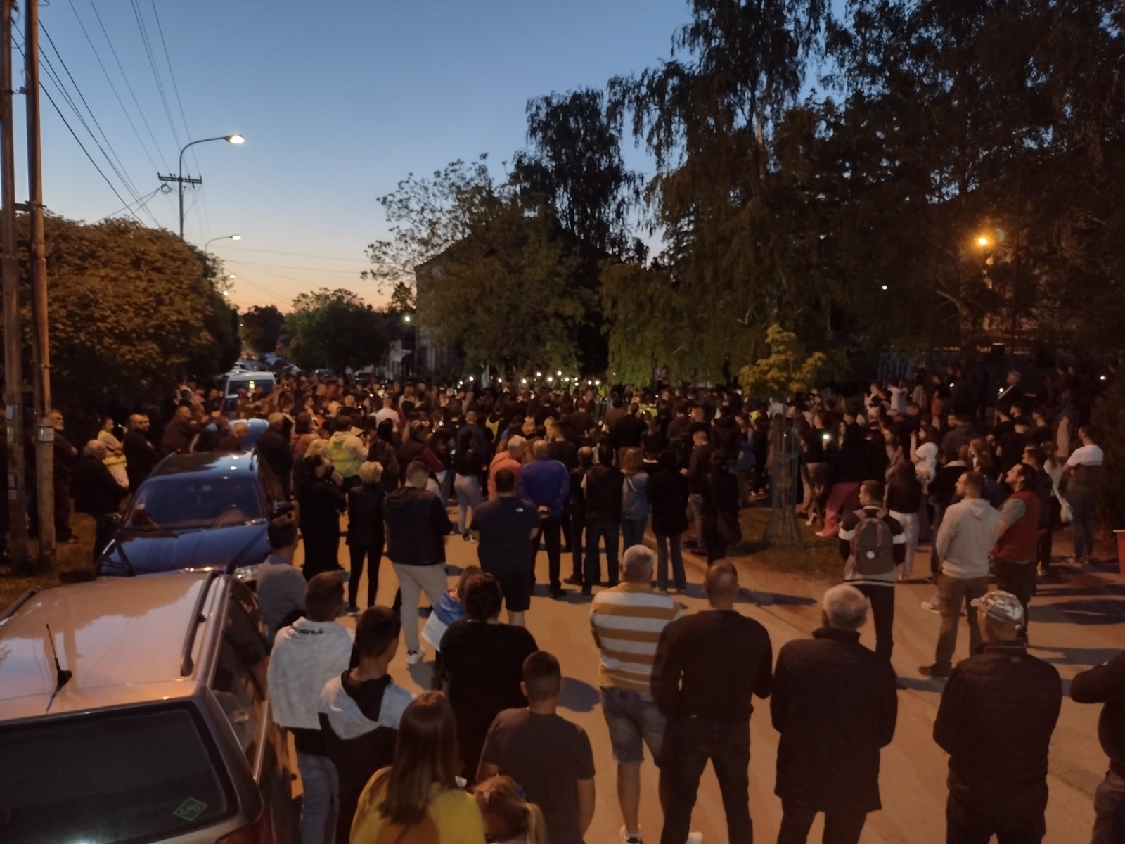 Nisu krivi zidovi - krivi ste vi: Završen protest u Rači Kragujevačkoj zbog pada plafona u školi u Saranovu (VIDEO, FOTO) 7