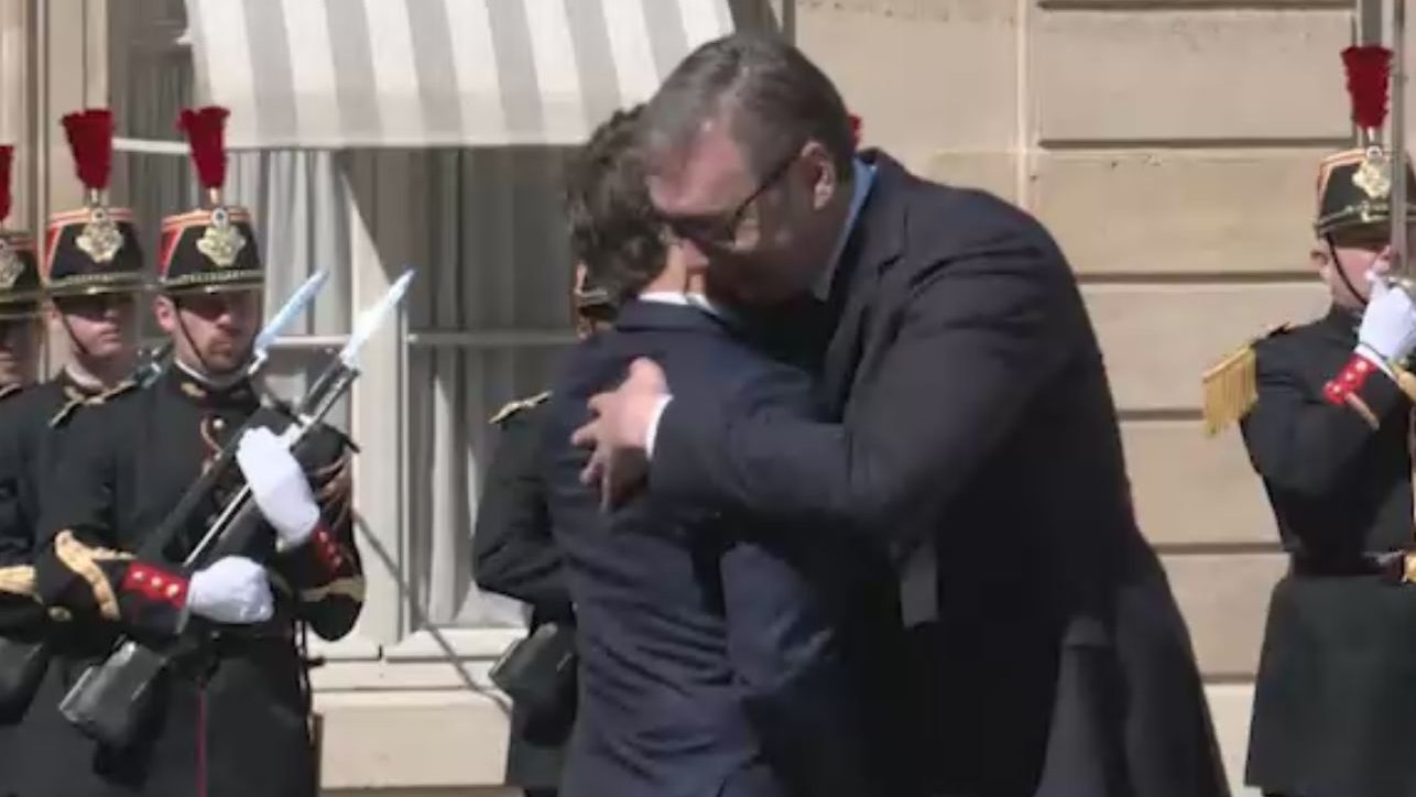 Osmesi i kurtoazna rukovanja sa Vučićem nisu dokaz prijateljstva evropskih zvaničnika: Da li je Srbija izolovana zemlja? 6 Osmesi i kurtoazna rukovanja sa Vučićem nisu dokaz prijateljstva evropskih zvaničnika: Da li je Srbija izolovana zemlja? 4