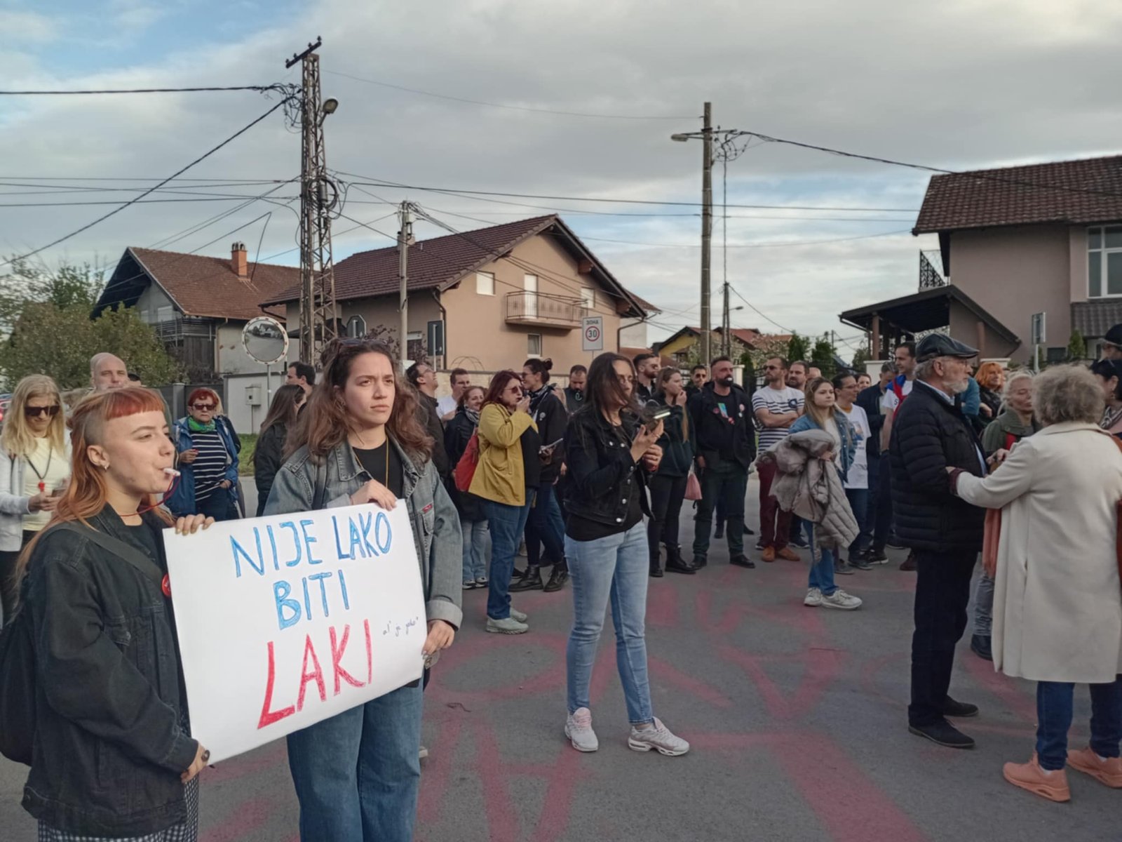 Ispred zatvora na Klisi u Novom Sadu organizovan koncert podrške novosadskim aktivistima koji su u pritvoru 2