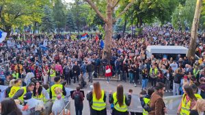 - Studenti u blokadi niškog Univerziteta pozvali su građane da im se pridruže na protestu koji će sutra, 30. maja organizovati ispred zgrade Univerziteta.