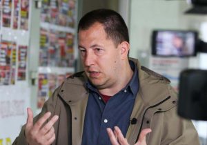 Preliminani rezultati lokalnih izbora u Zaječaru i Kosjeriću prilično su dobri za studente i opoziciju, pokazuju egal između dva bloka, izjavio je profesor Fakulteta političkih nauka Dušan Spasojević.