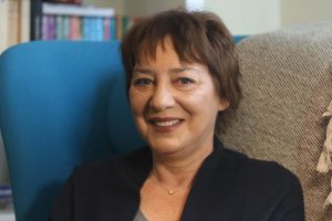 "Režim Aleksandra Vučića želi da uspostavi što veću kontrolu nad medijima i da apsolutno svaku pukotinu slobode začepi. To je ukratko suština ove priče koju danas pratimo", rekla je novinarka Antonela Riha komentarišući snimak razgovora direktora Telekoma Srbije Vladimira Lučića i novog direktora United Group Stena Milera.