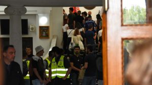 Studenti u blokadi Univerziteta u Nišu prekinuli su blokadu zgrade Rektorata posle 21 dana, jer su dekani i rektor potpisali platformu koju su oni izradili.