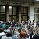 "Filozofski fakultet nije za poneti!": Zborovi građana u Nišu pozvali na protest 11