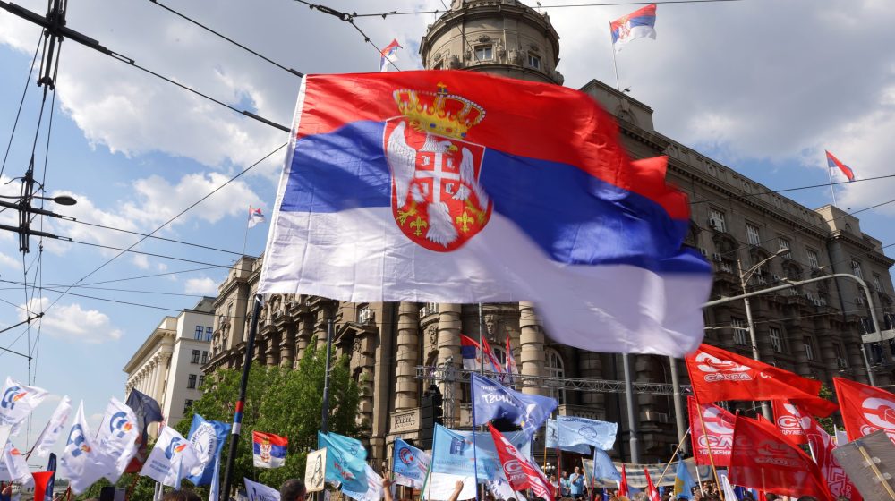 Index.hr o protestu u Beogradu: Dve Srbije - okupljeni u "Ćacilendu" jeli meso sa roštilja i slušali narodnjake 1