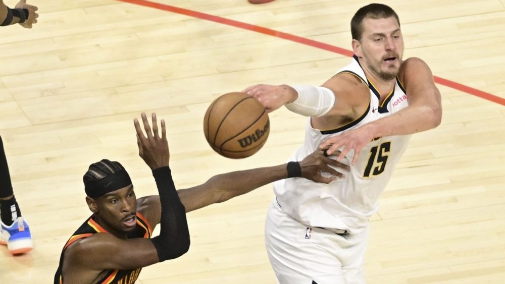 "Jokić neće redovno dolaziti u Evropu, neće to biti pravi NBA": Predsednik CSKA Vatutin o "zamkama" novog takmičenja 2 Nikola Jokić i Šej Gildžes Aleksander, Denver - Oklahoma