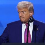 Pre samo šest meseci ovo je bilo nezamislivo: Tramp se rukovao sa bivšim džihadistom za kojim su SAD bile raspisale milionsku nagradu za hvatanje (VIDEO) 4