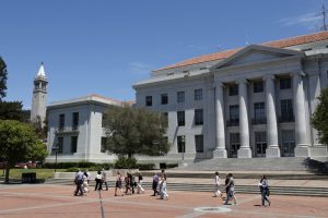 Na američke univerzitete upisano 17 odsto manje stranih studenata nego prošle godine 12 Na američke univerzitete upisano 17 odsto manje stranih studenata nego prošle godine 6