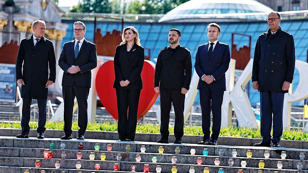 Putin predlaže direktne pregovore sa Ukrajinom u Istanbulu 15. maja; Kijev: Prvo prekid vatre 3 Lideri Poljske, Velike Britanije, Francuske i Nemačke sa ukrajinskim Vladimirom Zelenskim i njegovom suprugom Olenom (u sredini) u Kijevu 10. maja 2025.