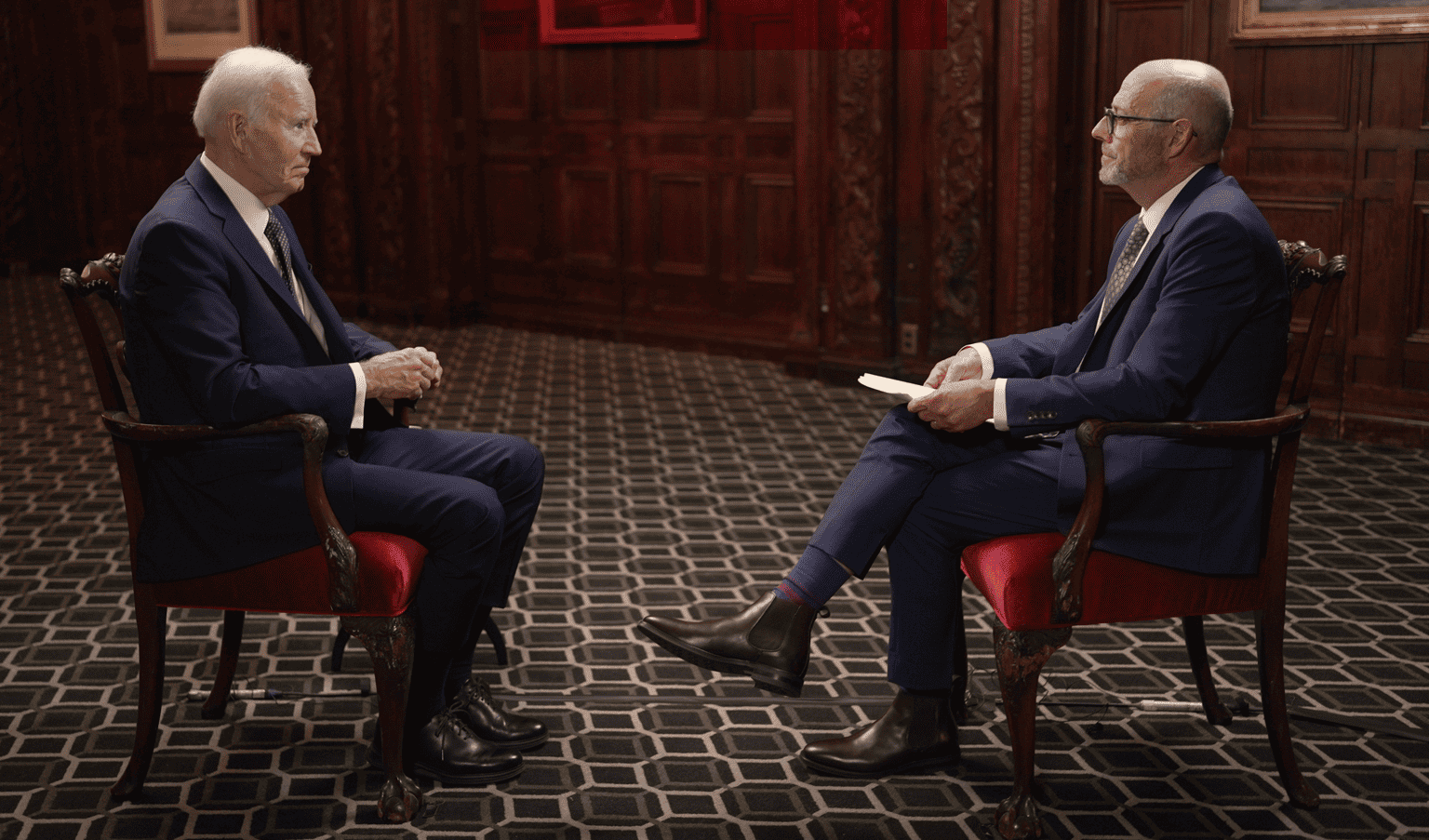 Bajden za BBC o Trampu: 'Koji predsednik tako govori? Mi nismo takvi' 4 Nick Robinson sits opposite Joe Biden for an interview