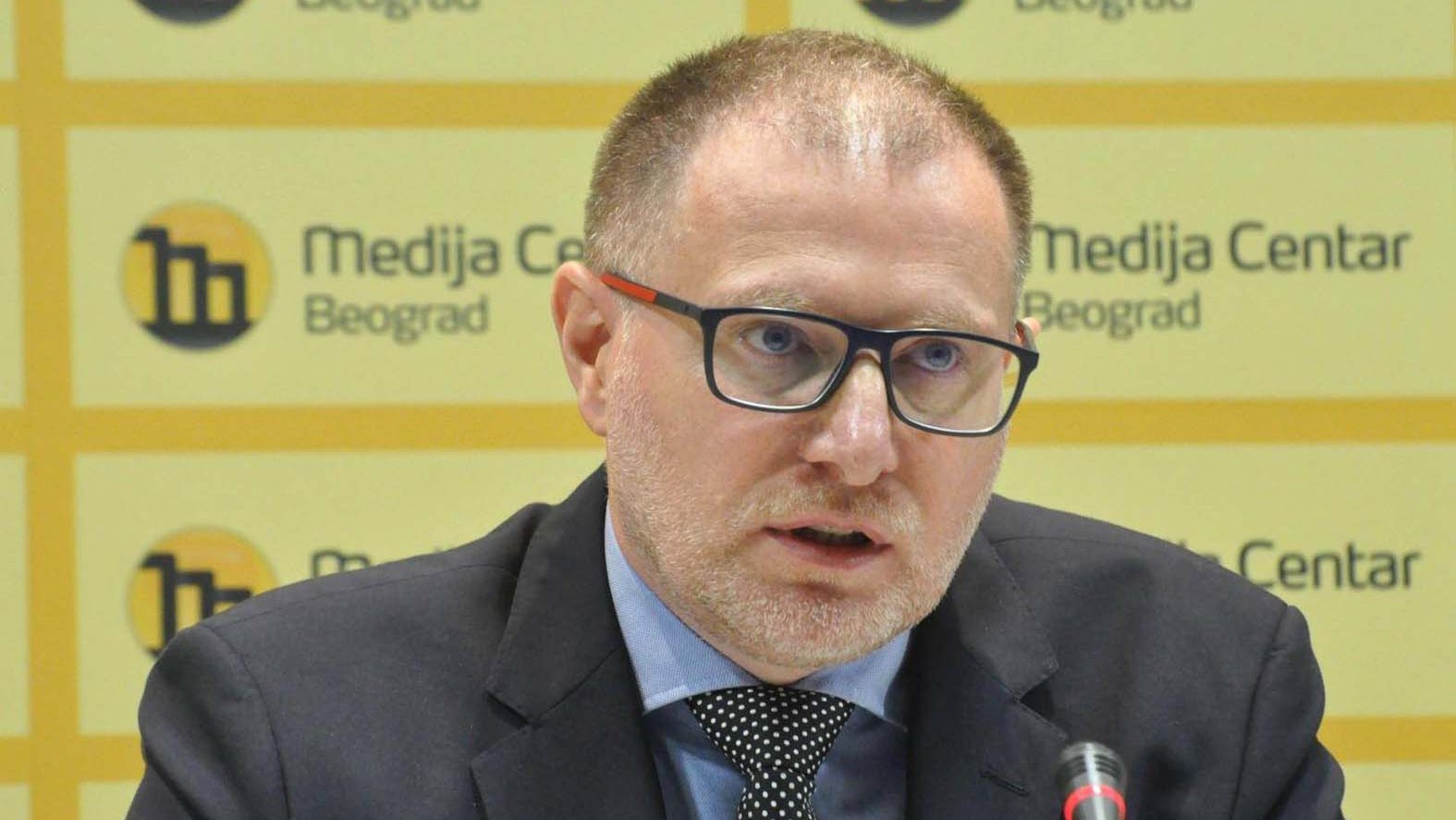 Primena Zakona o strancima na Kosovu: Početak (dez)integracije školstva i zdravstva 2