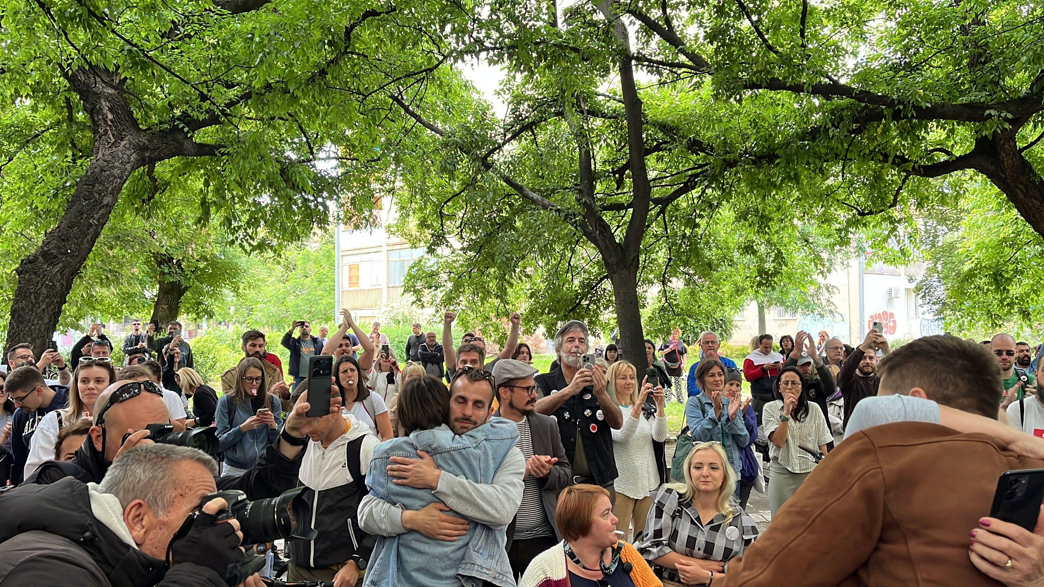 Kućni pritvor za troje aktivista, poruka iz Evrope vlastima: 'Poštujte ljudska prava' 3 Slavlje i zagrljaji kad je saopštena odluka Apelacionog suda
