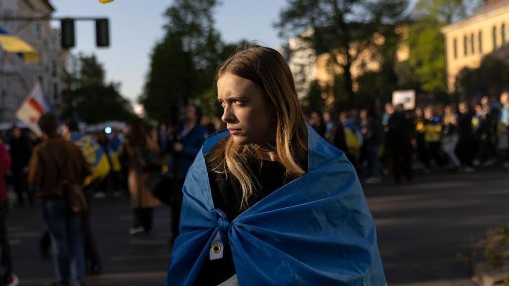 Evropa obeležava Dan pobede sa Trampom na umu 2 Ukrajinska aktivistkinja na proslavi Dana pobede u Nemačkoj 2023. godine