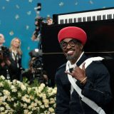 Met Gala 2025: Trudna Rijana, klavir na leđima i kravata Demi Mur 3