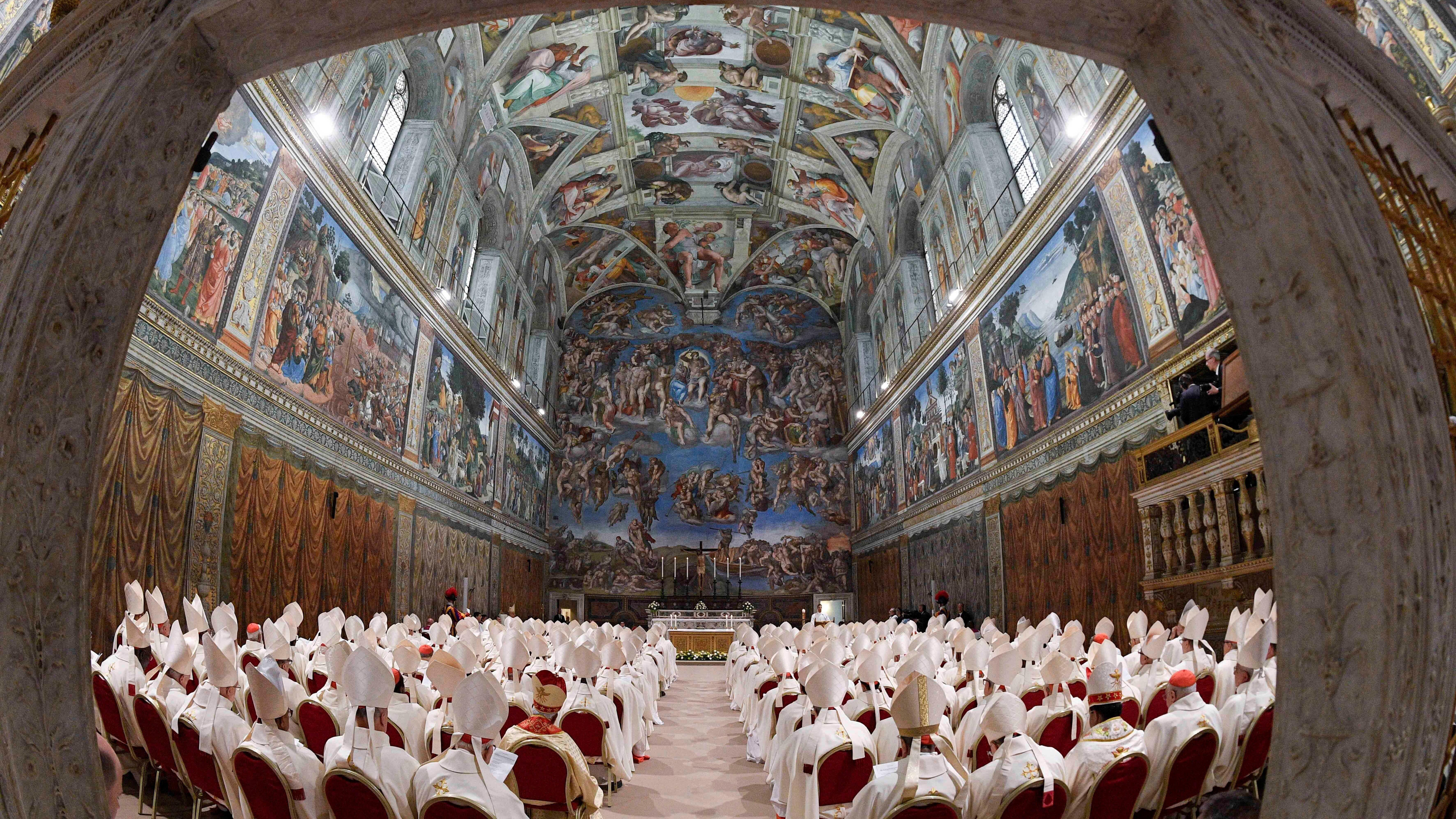 Sikstinska kapela nosi ime pape Siksta IV dela Rovere (pontifik od 1471. do 1484. godine) koji je dao da se renovira stara Kapela Magna između 1477. i 1480. godine