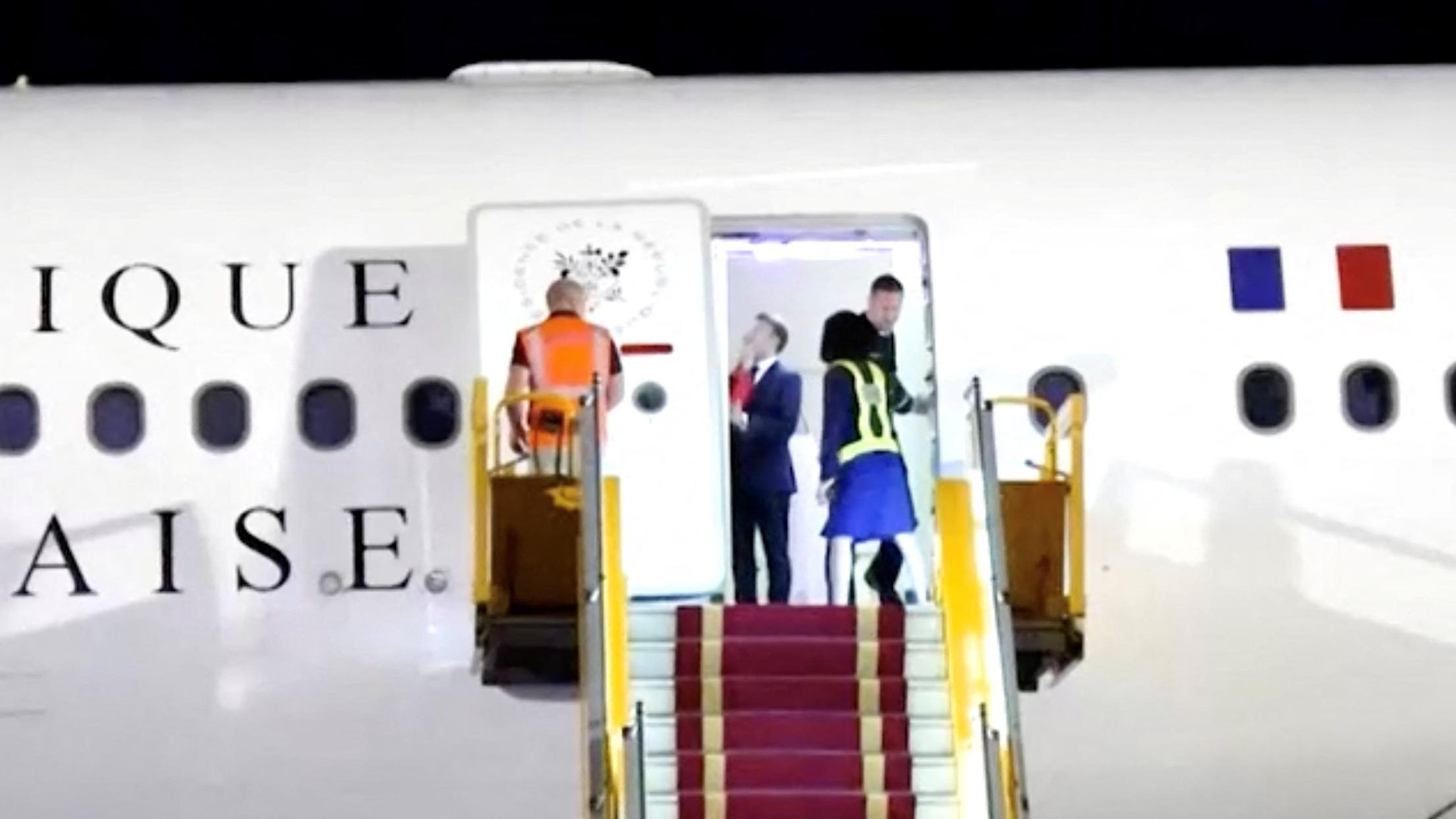 Emanuel i Brižit Makron: 'Šamar' ili 'trenutak bliskosti' 2 brižit i emanuel makron