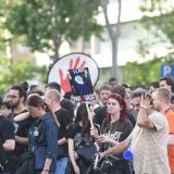 Građani Podbare bukom ispratili Žarka Mićina ispred Svilare, sprovela ga policija (VIDEO) 6