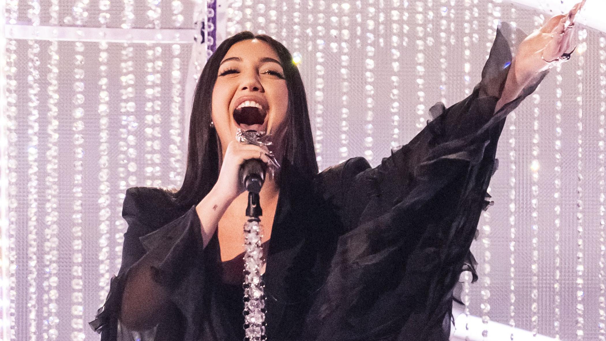 Izraelu zabraniti učešće na Evroviziji, traži španski premijer 1 Izraelska pevačica Juval Rafael bila je drugoplasirana na Evroviziji 2025. sa pesmom New Day Will Rise, evrovizija, pesma evrovizije