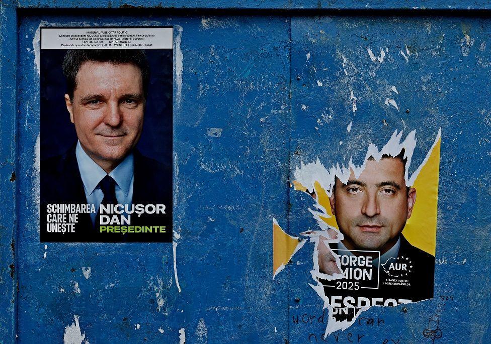 Izbori u Rumuniji: Navijač protiv matematičara 3 Izborni plakati u Rumuniji, 14. maj 2025.