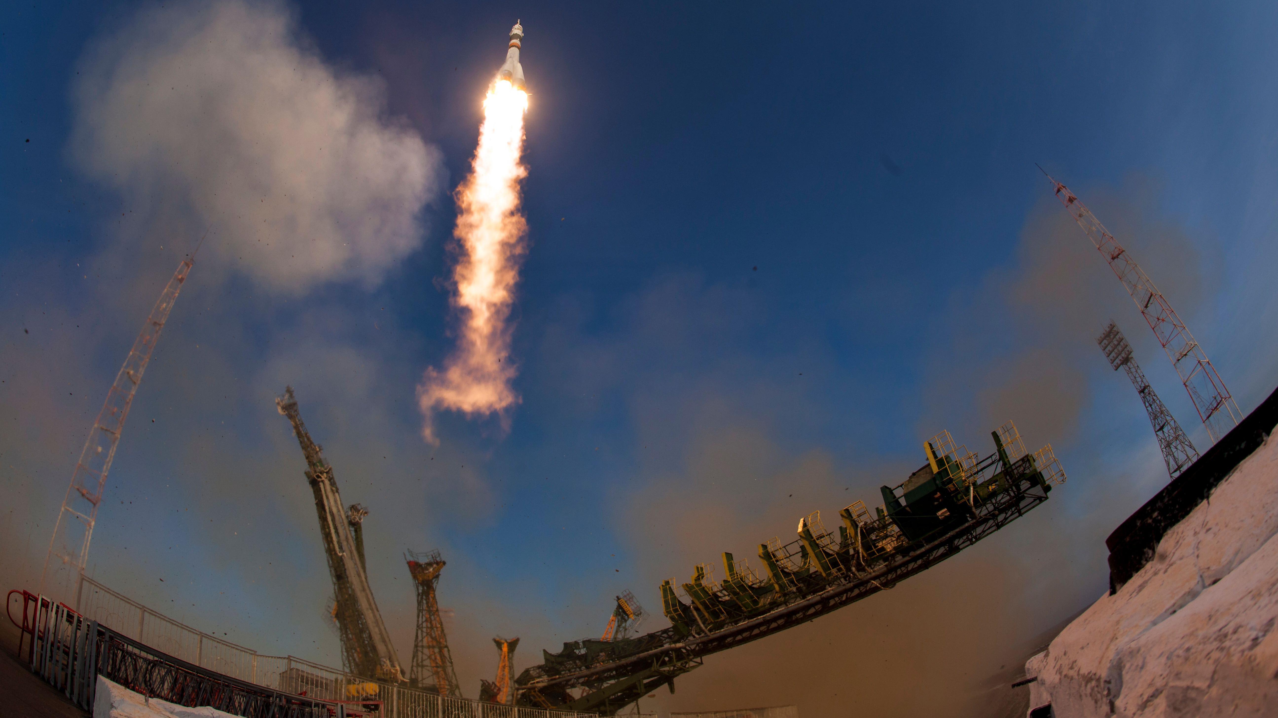 Kosmodrom Bajkonur u Kazahstanu, na slici tokom lansiranja misije Sojuz, odakle je Kosmos 482 lansiran 1972. godine