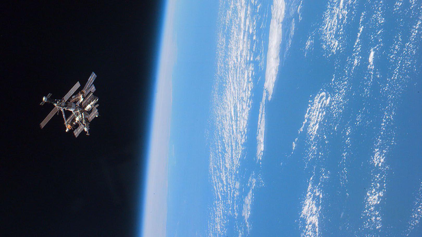 Rusija je sprovela organizovani pad svemirske stanice Mir u Pacifički okean kad je okončan njen zacrtani životni vek