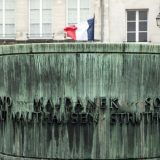 Zelena farba na spomenik holokaustu, sinagoge i restoran u Parizu 8