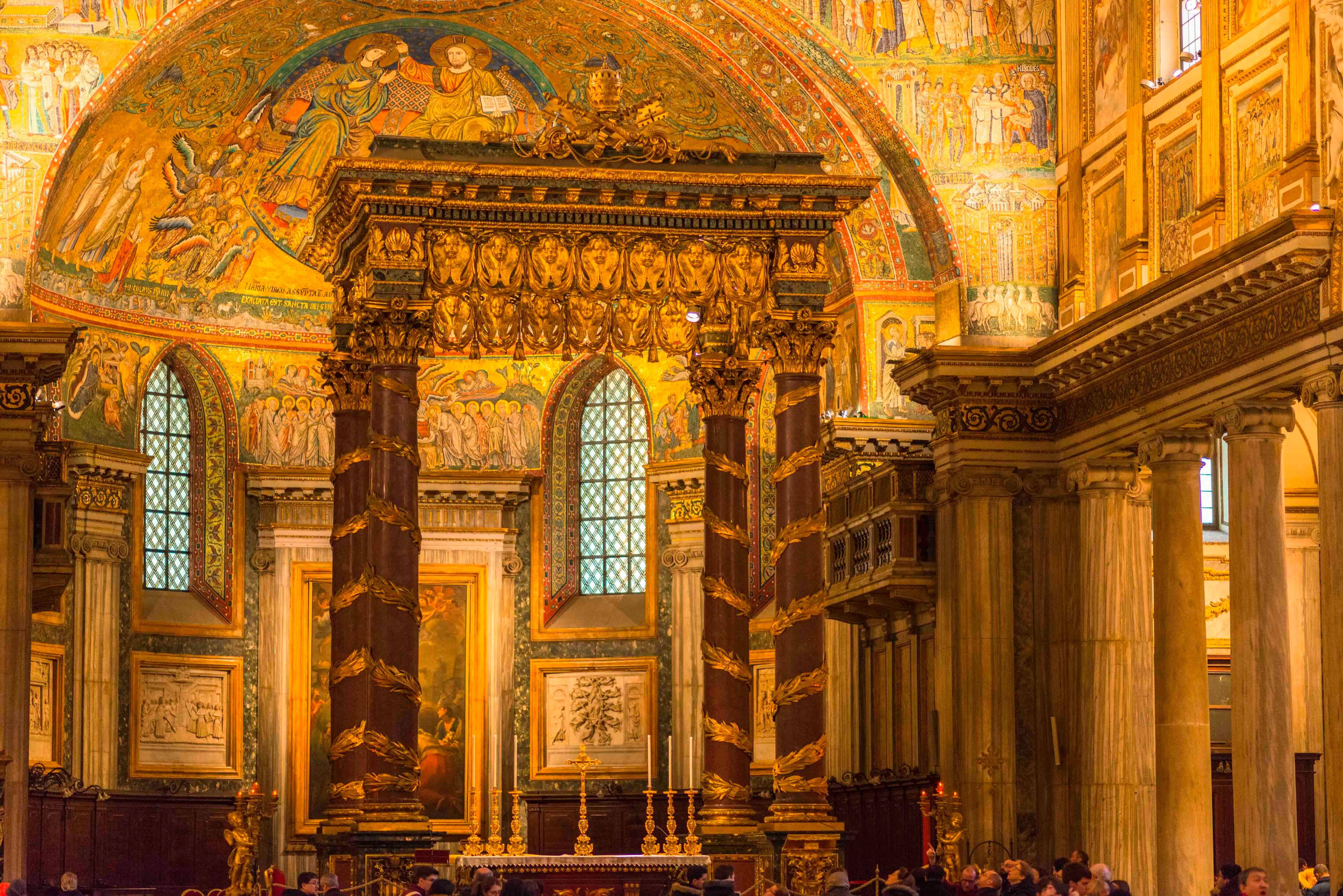 Bazilika svete Marije Velike u Rimu sadrži kitnjaste ukrase