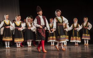  

Sutra, u nedelju, 1. juna u kragujevačkom Teatru održaće se tradicionalni dečiji koncert folklora. Koncert počinje u 18 sati.